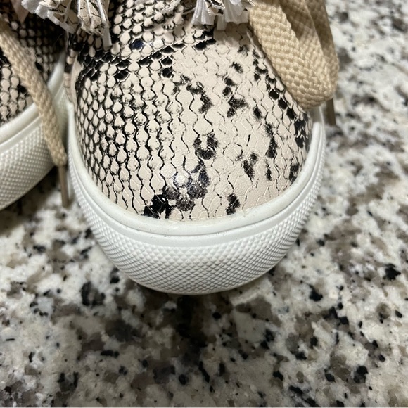 Jolimall Snakeskin Print Sneaker Shoes with Tassels Size 6 - Picture 11 of 12